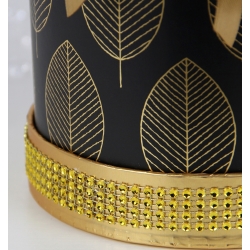 Bukiet 12x JASNO KREMOWYCH różyczek CZARNO ZŁOTY BOX